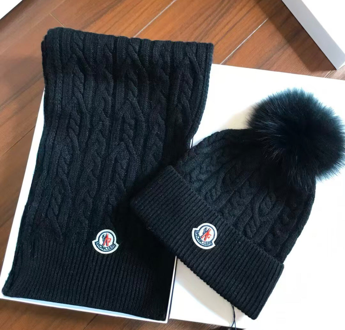 Moncler hat / scarf set