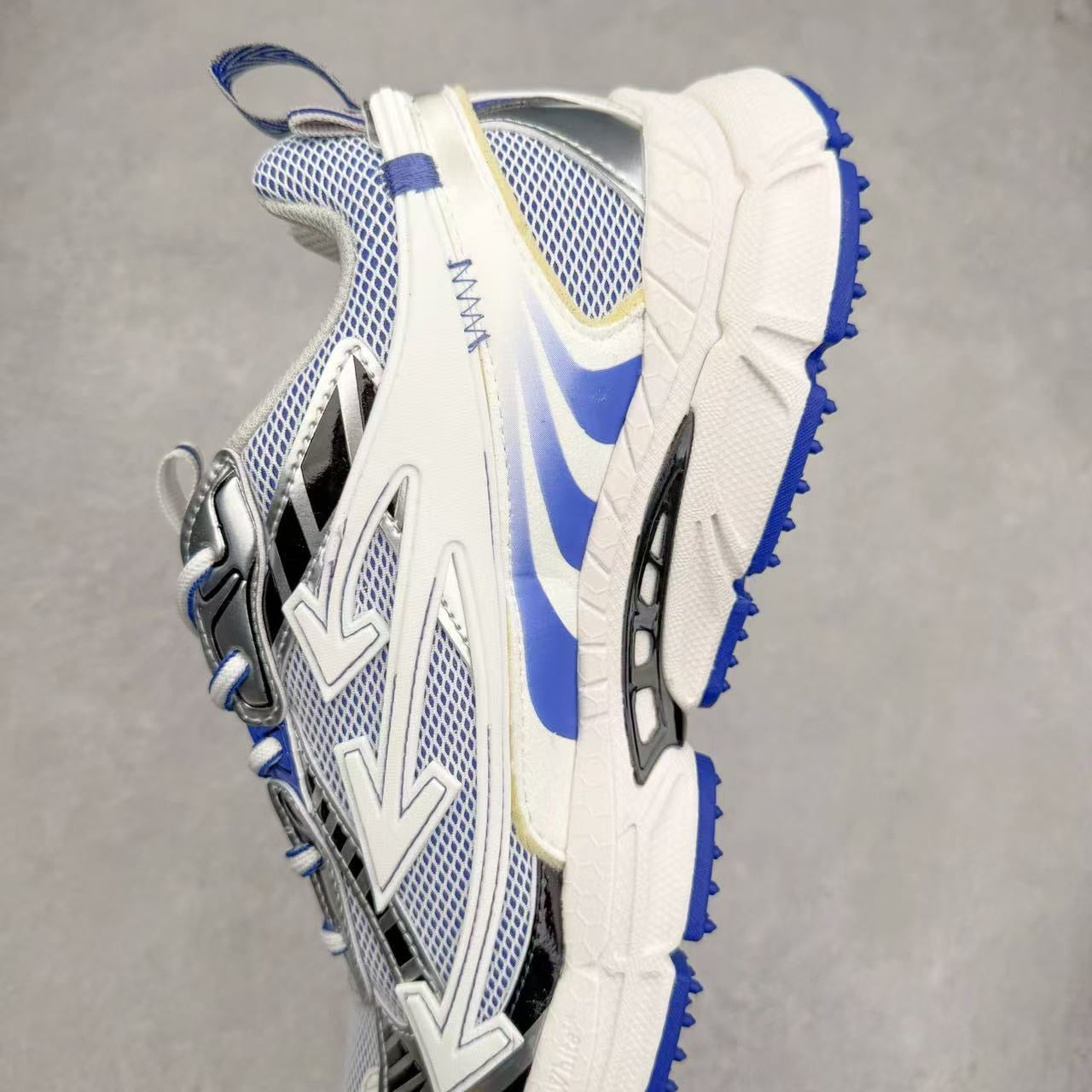 Off whites runners