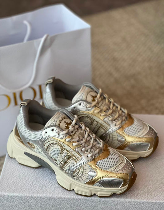 Dior CD gold star