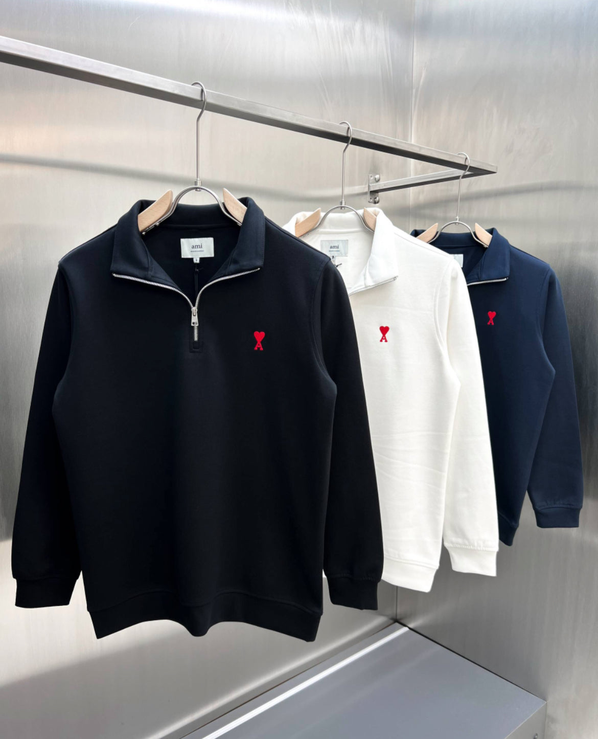 Ami 
Zip sweatshirt