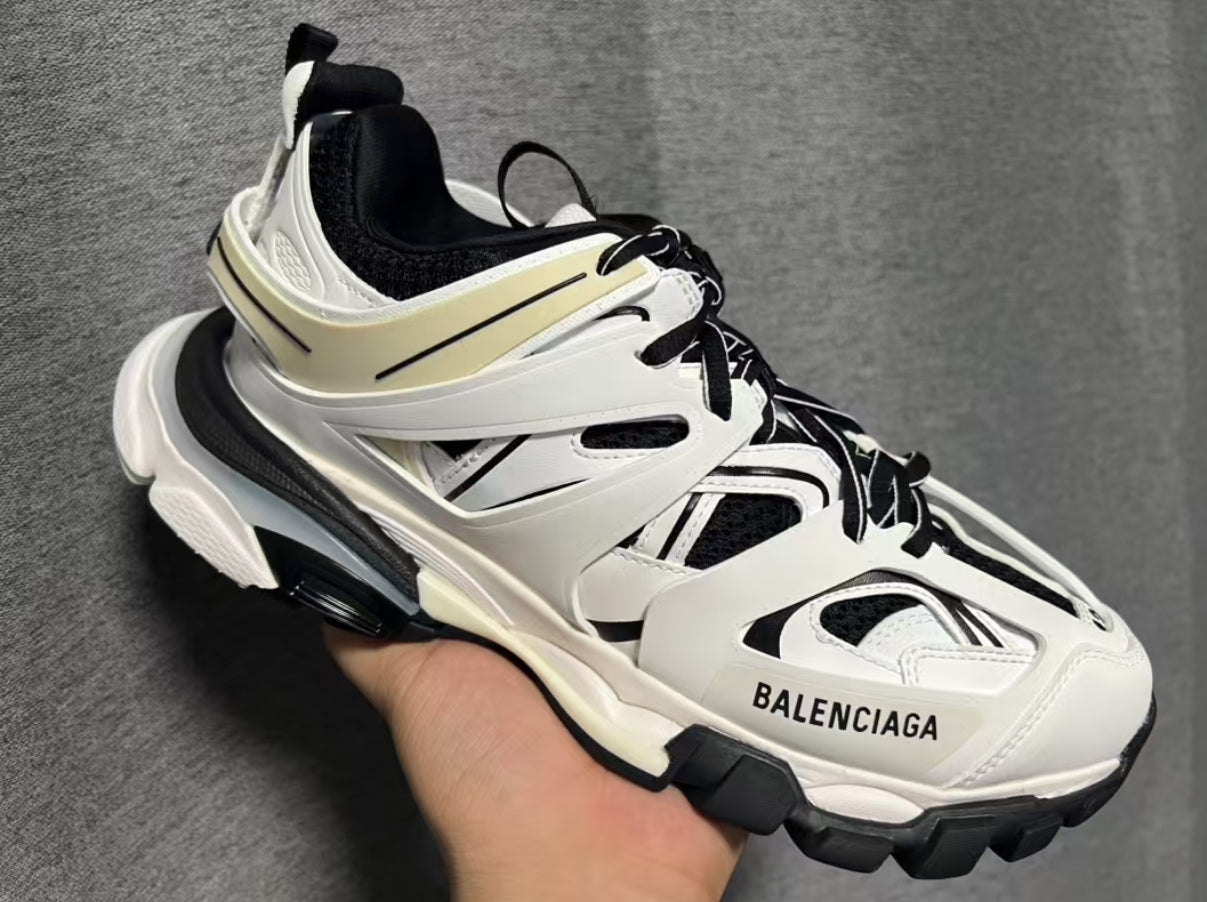 Balenciaga tracks runner