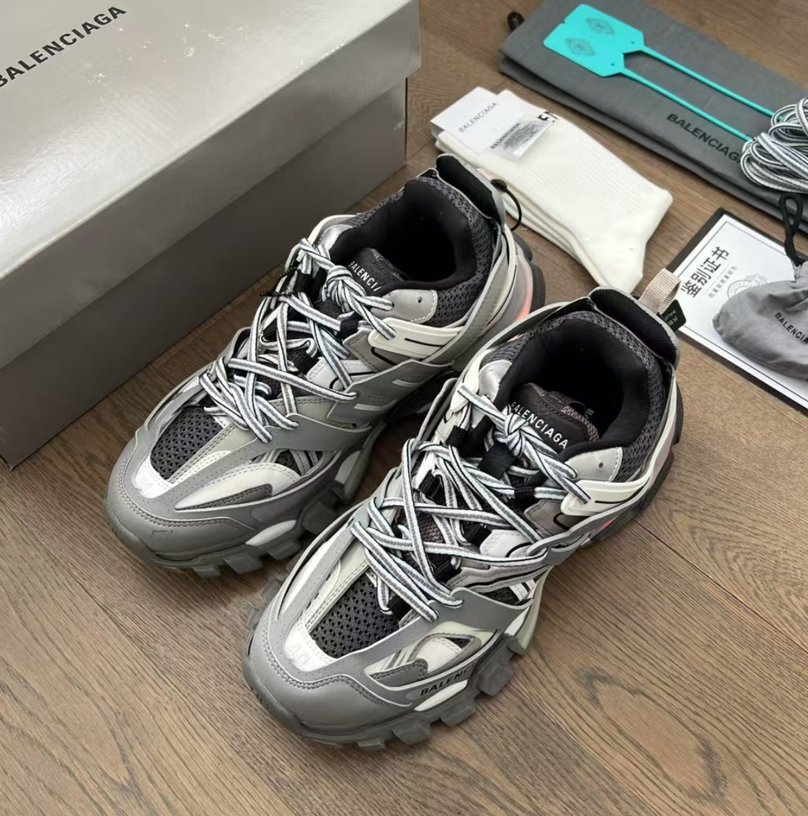 Balenciaga tracks runner